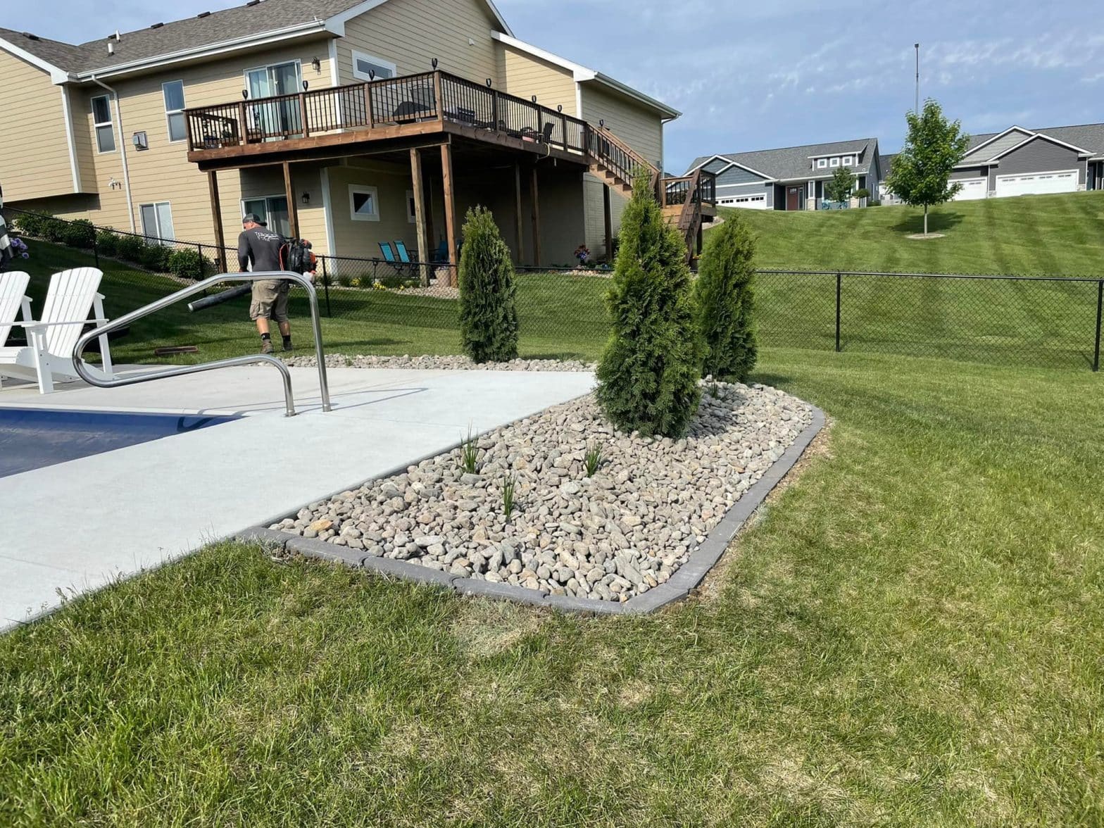 des moines pool landscaping privacy