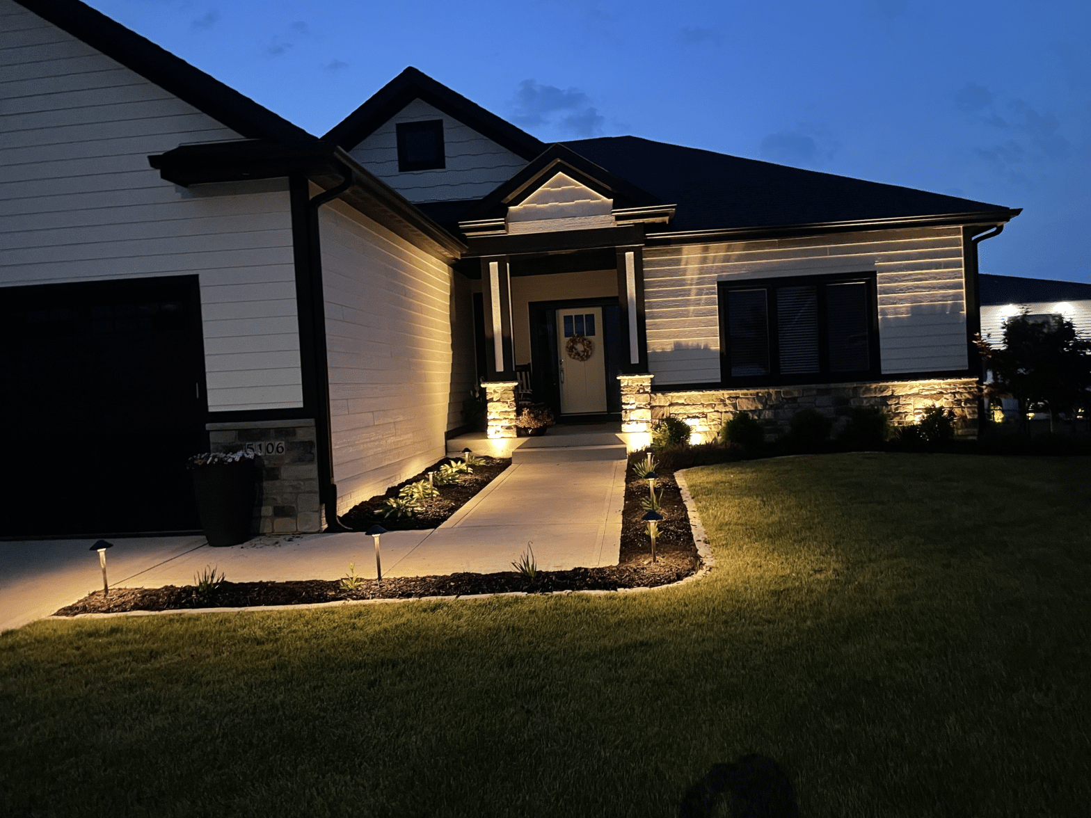 des moines landscape lighting