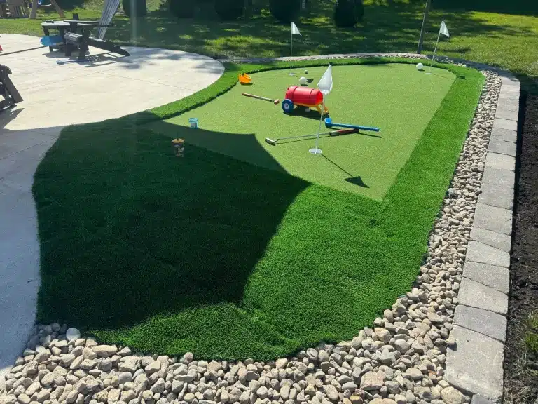 des moines artificial turf putting green