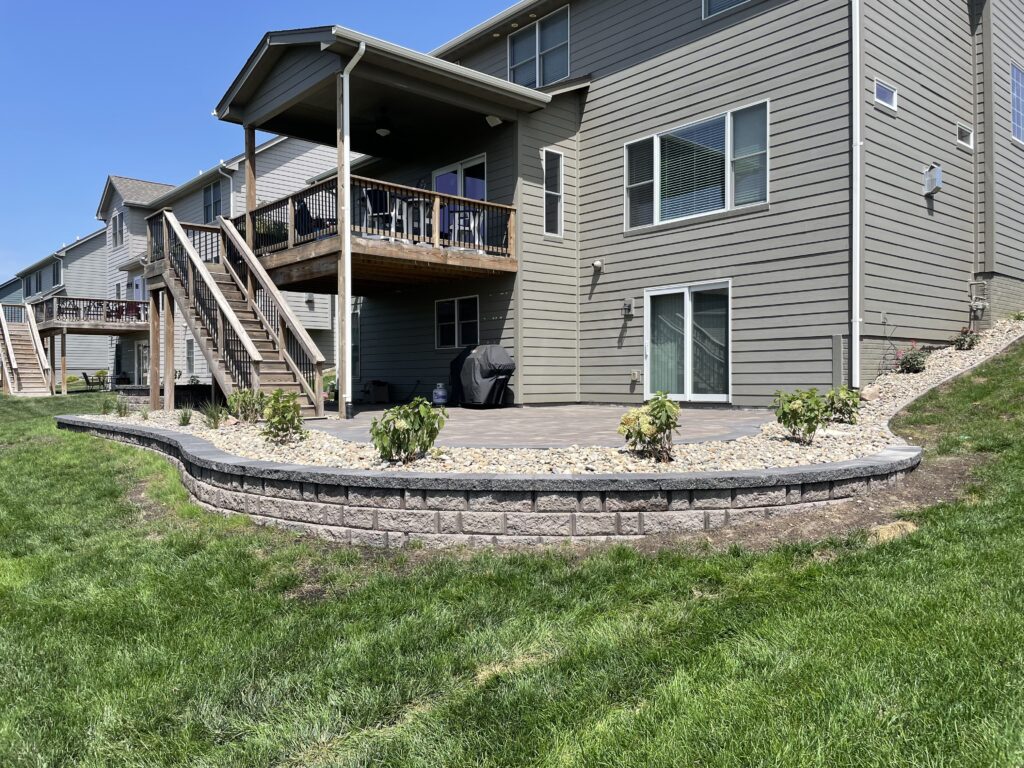 ankeny raised paver patio